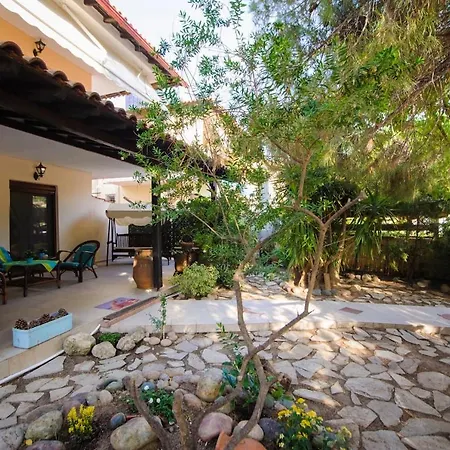 Beautiful With Exotic Garden At Peukoxori! Apartment